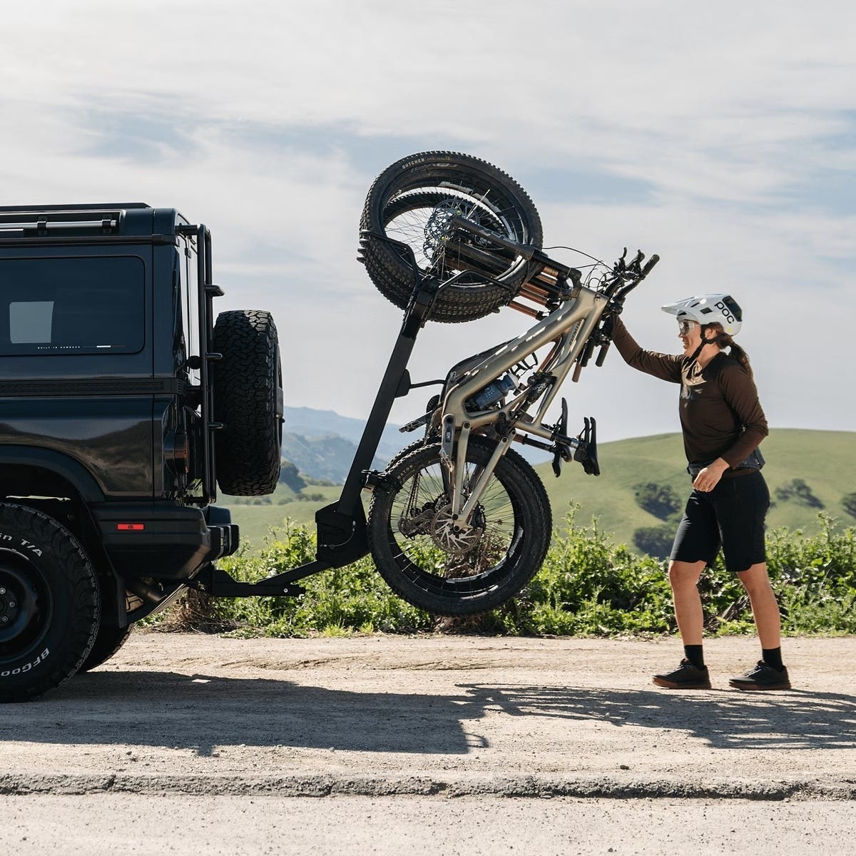 THULE REVERT 4-BIKE VERTICAL BIKE RACK