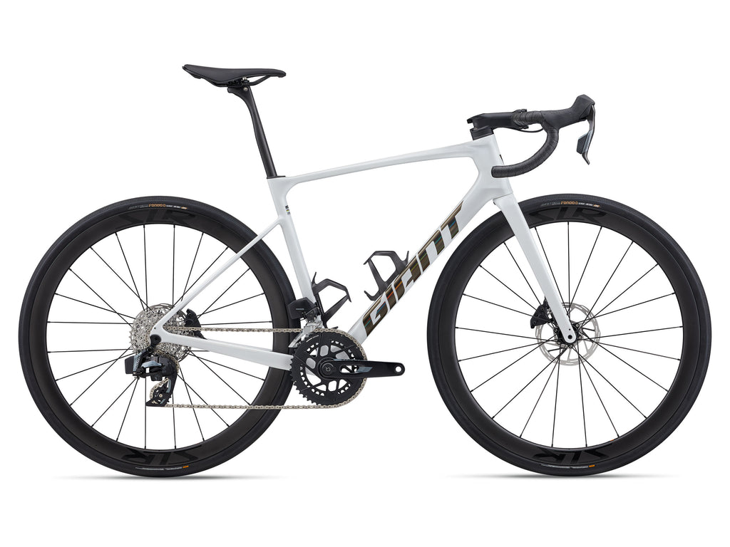 2026 Giant Defy Advanced Pro 1 - White