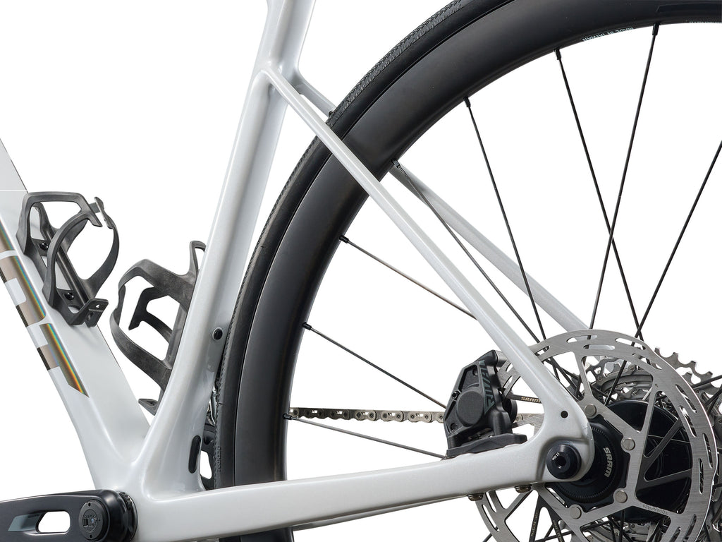 2026 Giant Defy Advanced Pro 1 - White