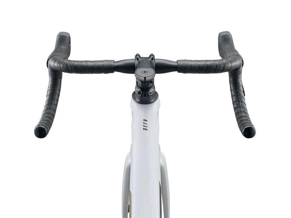 2026 Giant Defy Advanced Pro 1 - White