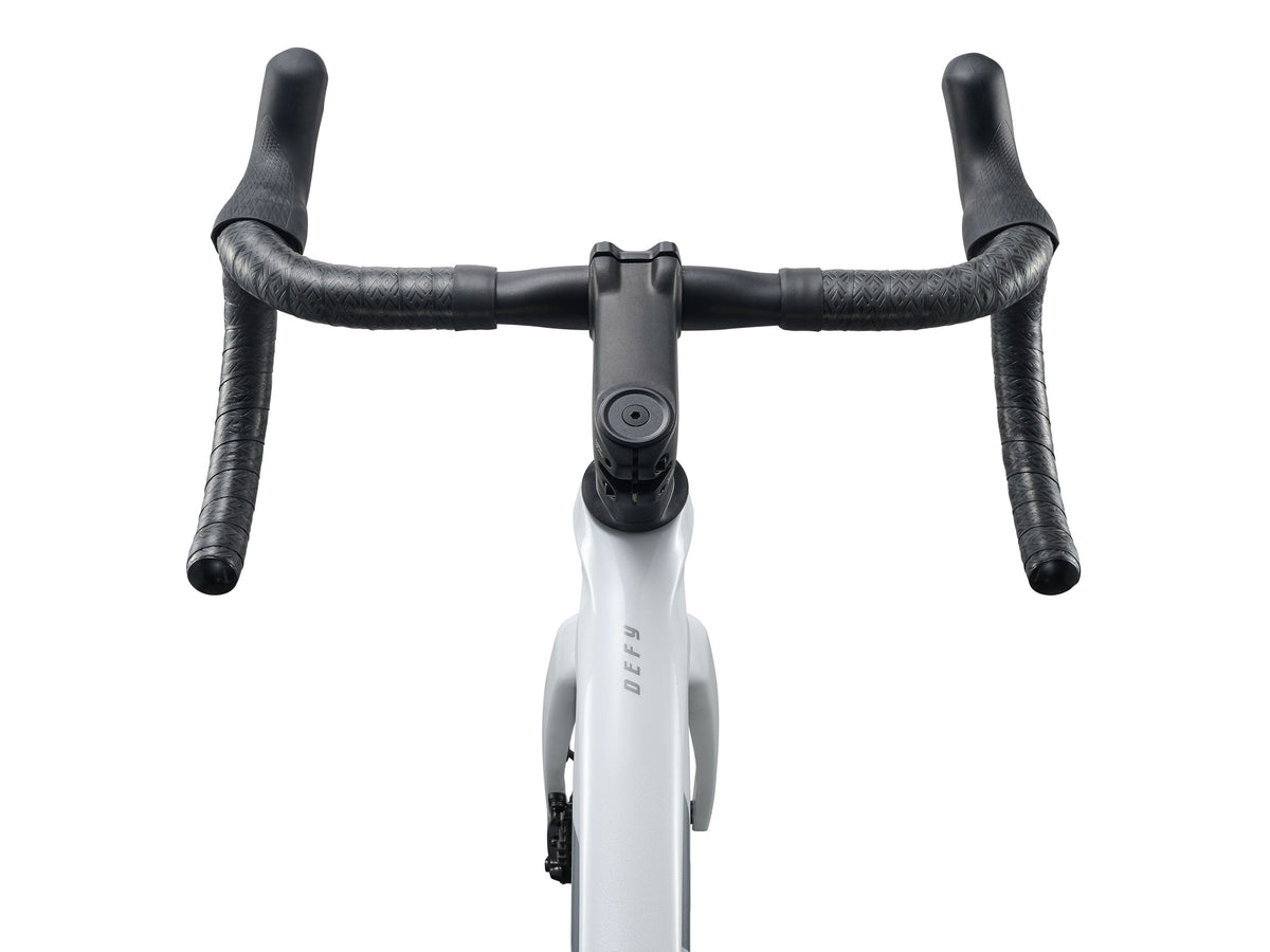2027 Giant Defy Advanced 2 - Pearl White