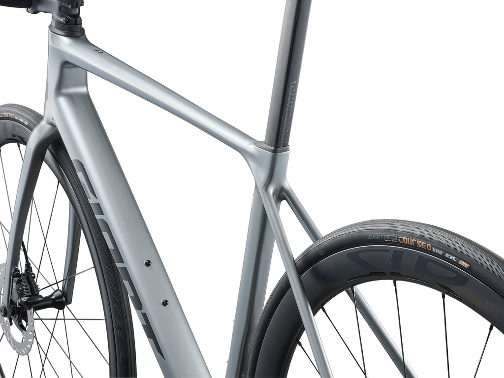 2026 Giant TCR Advanced Pro 1 Di2 - Tech Silver