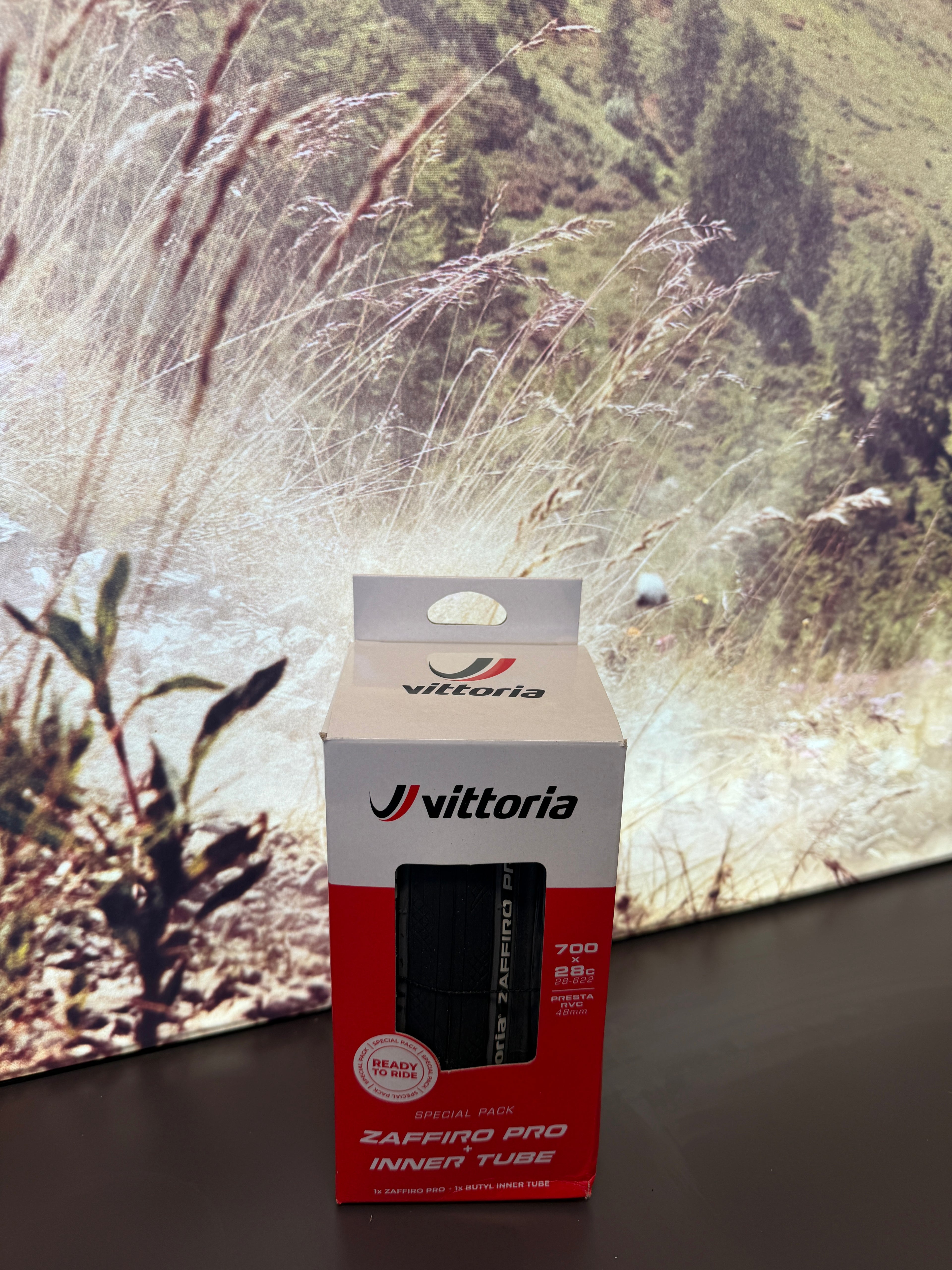 ZAFFIRO PRO V BLK 700 X 28 + TUBE