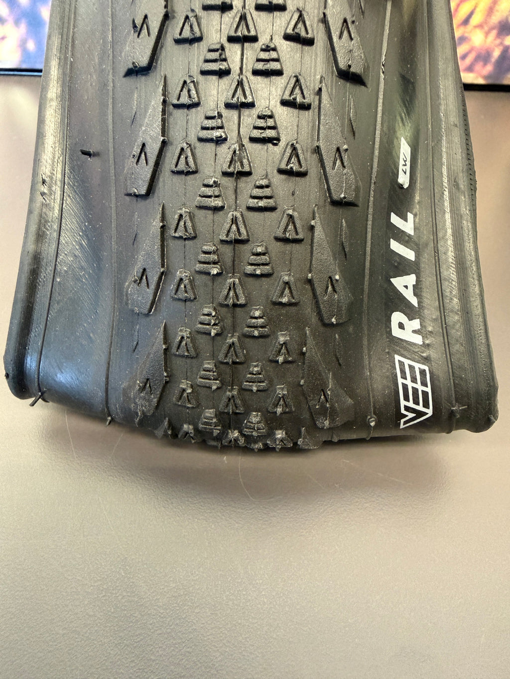 KIDS MTB TYRE VEE RAIL LW BLACK